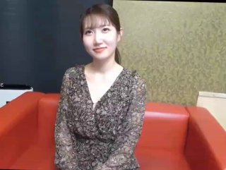 【直播】对白搞笑淫荡火辣高颜值气质东北女主播身材一流表情到位艳舞超诱人手机叫炮友直播啪啪先用道具炮机搞完在干